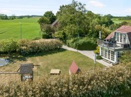 Child-Friendly Cottage With Large Indoor Pool, hotel in Otterup