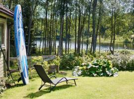 Tiny House with a Stunning Lake View 30 Min from Gothenburg, ξενοδοχείο σε Gråbo