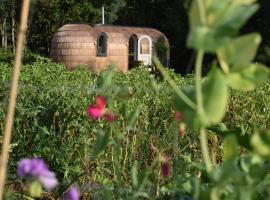 Igloo cabin in Saaremaa, hotel em Kapra