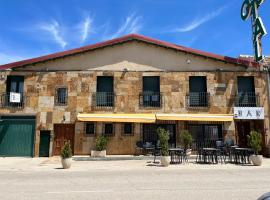 Hostal Restaurante Bustos, hotel v destinaci Villarrubio