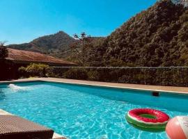 Eco Hostel y Cabañas Duck House，位于拉维加的酒店