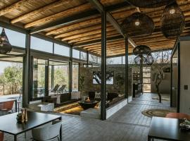 Umoya Safari Lodge, Hotel in Matlhagame