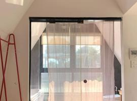 Kayla Homestay - Bungalow Rose Đôi, hotel v destinaci Ba Vi