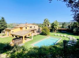 Casa Mas Molines con piscina, jacuzzi y barbacoas、Montrásのホテル
