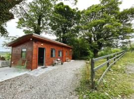 Scenic Countryside Lodge Romantic & Pet-Friendly, ξενοδοχείο σε Newcastle West