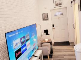 Private studio guesthouse in Watertown CT, hotel in Watertown