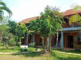 Sunny Eco Lodge