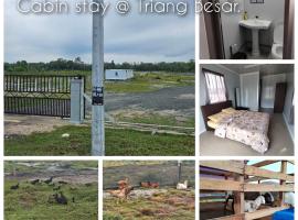 Cabin stay Triang Besar, hotel in Kampong Teriang Besar