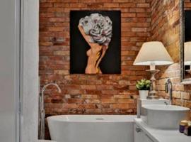 Luxury apartment in center town!, hotel in Poznań