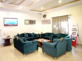 Royalz Hotel