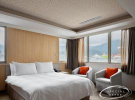 West Hotel, hotel in Puli