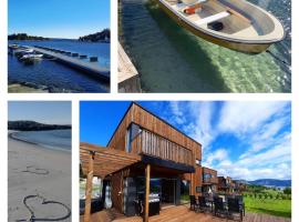 New Villa by the sea in Hervik, Spa and boat rental, hotel em Tysvær