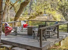 Quiet Waterfront Cottage on the Little Spokane River