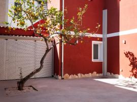 Corte dei Limoni - Affittacamere - Living Sant'Antioco, hotel v destinaci SantʼAntìoco