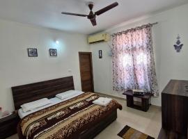 Saatvik Homestay、カトラのホテル