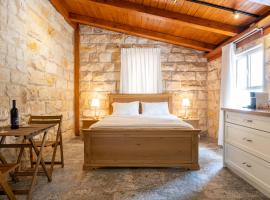 Via Maria Boutique Suites, Hotel in Haifa