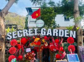 SECRET GARDEN Hostel - WANDERNEST Cat Ba, hotel in Cat Ba