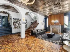 Nine20 Collins Apartments by Lowkl