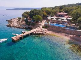 Cozy Stacaravan In Glavotok, hotel in Brzac