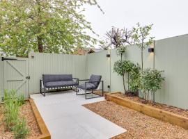 Luxury Two Bedroom Cottage - Bishops Stortford, hotel in Bishops Stortford