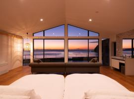 Private luxury villa with ocean view Shodoshima, hotel in Shodoshima