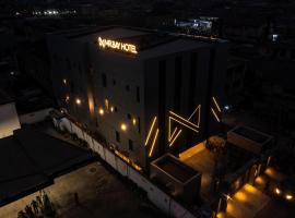 Bay Hotel, hotel em Magbon