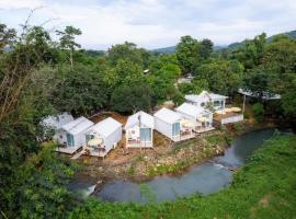 Cha-om camping ชะอม แคมป์ปิ้ง、ケーンコイのホテル