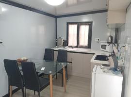 Chalet de la Mer Cassée - Le Moderne, hotel in Saint-Philippe