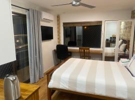 The Palms, ξενοδοχείο σε Parrearra