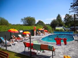 Domki Letniskowe Pod Skamieniałym Miastem, hotel in Ciężkowice