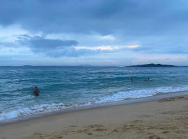 Casa em Itapuã pertinho da praia, hotel en Vila Velha