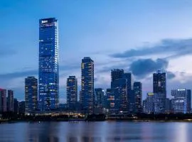 深圳鹏瑞莱佛士酒店，入住尊享免费迷你吧及欢乐时光
