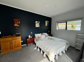 Comfortable Barn Stay on Private Rural Property in Cromwell, Hotel in Cromwell