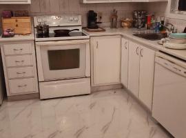 Family-Friendly in Quiet Laval Neighborhood, hotel in Laval