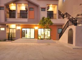 เดอะมั้งกี้โฮเทลแอนด์เรสซิเดนซ์, hotel v destinaci Ban Sa Maklua