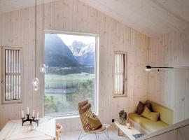 The Crux Nordic Design Mountain Cabin, hotel v destinaci Åndalsnes