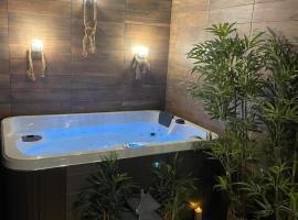 BY NEPTUNE - Appartement BALI Jacuzzi, ξενοδοχείο σε Boissy-Saint-Léger