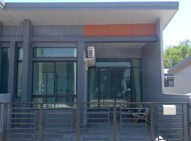 9169SiriplaceAirport, hotel in Ban Muang Mai (1)