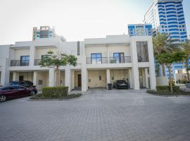 Luxury 2 bedroom villa pool beach gym access, hotel v destinaci Fudžajra