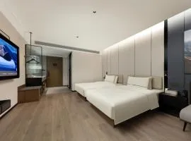 Atour Hotel Wuxi East Station South Square
