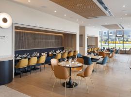 Courtyard by Marriott Paris Charles de Gaulle Central Airport, hotel em Roissy