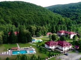 Bogolvar Retreat Resort - Курорт для усамітнення "Богольвар", hotel din Antalovtsi
