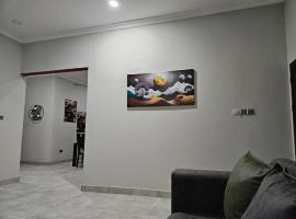 Cozy 3 bedroom house in Frafraha, hotel u gradu 'Oshiyie'