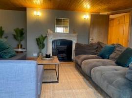 Shannon View Jungle House, hotel in Athlone