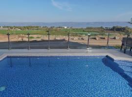 Levication Villa - Private Pool - Lakefront Migdal, hotell sihtkohas Migdal