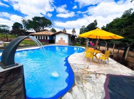 Pousada com vista para lago e com passeios de lancha em frente a Pousada em Capitólio, perto dos principais atrativos turístico, Pousada Vista do Turvo, Mandala, hotell sihtkohas Capitólio