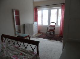 A picture of the hotel: Appartements Yzeures Sur Creuse