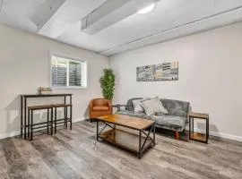 NEW Renovated Near CLE - King Bed, Metropark & Firepit