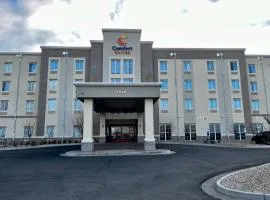 丹佛国际机场康福特套房酒店