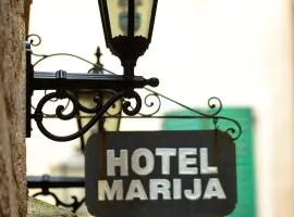 Hotel Marija, hotell i Kotor